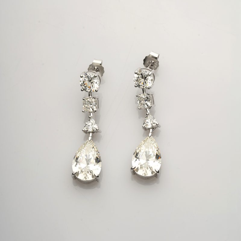 Form Moissanite Earring